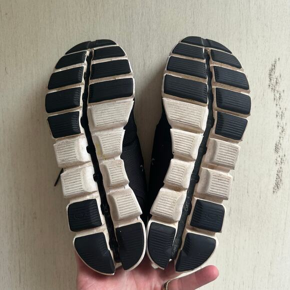 On Cloud Women's On Cloud 5 Running Shoe Black and White - Picture 6 of 8